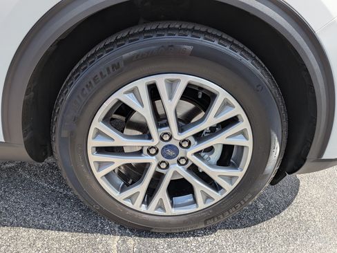 Used 2022 Ford Escape SEL FWD image 12