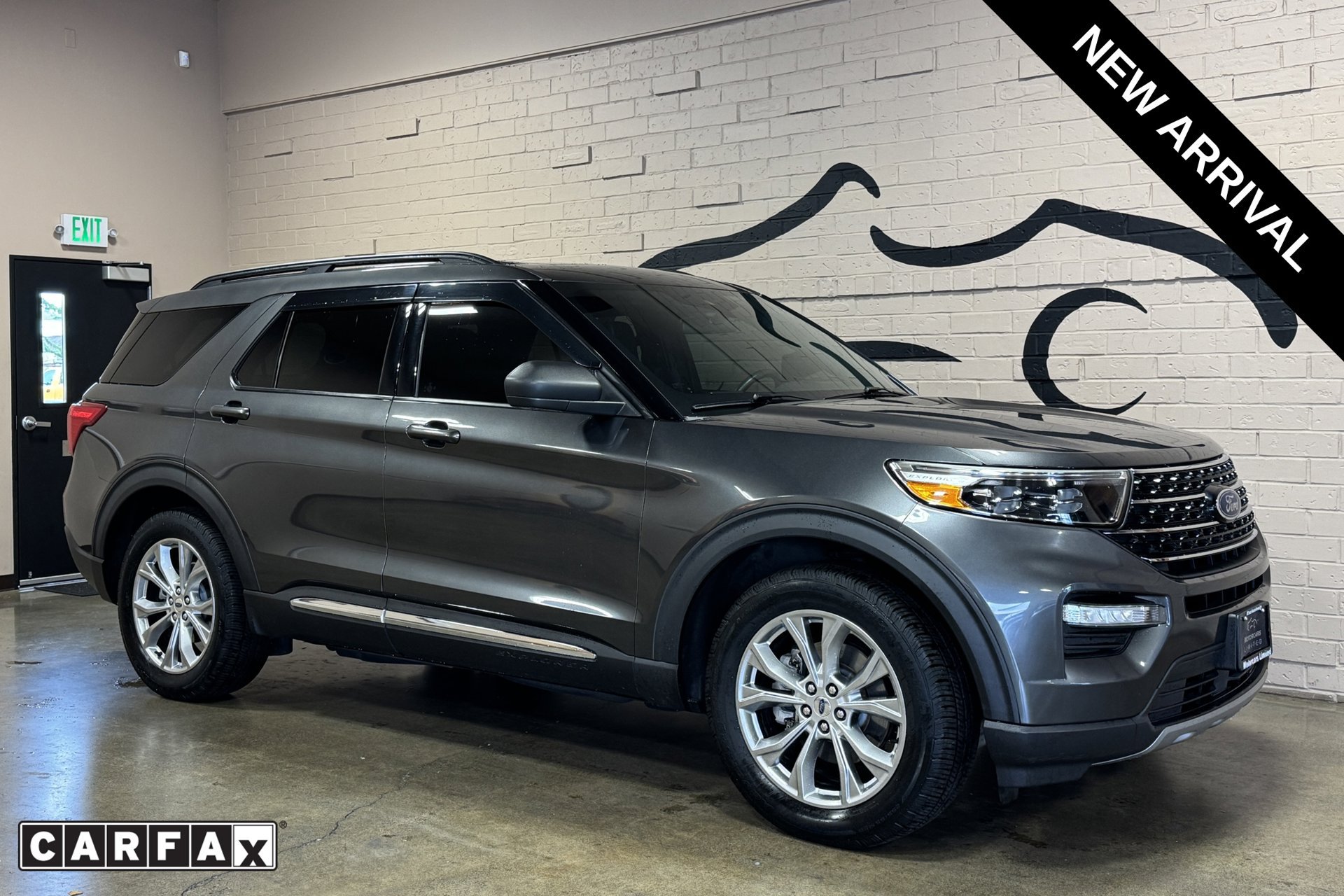 Used 2020 Ford Explorer XLT w/ Equipment Group 202A AWD/4WD image 1