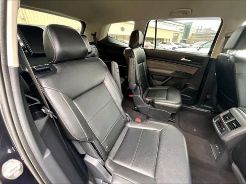 Used 2021 Volkswagen Atlas SE image 16