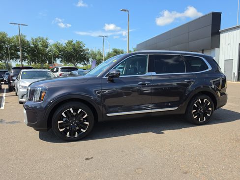 Certified 2025 Kia Telluride SX w/ SX Captain's Chair Package FWD image 5