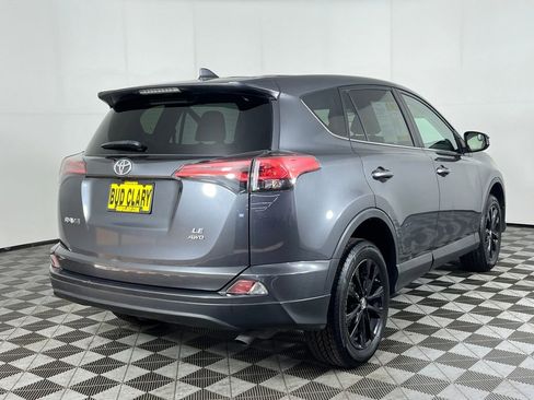 Used 2018 Toyota RAV4 LE image 6
