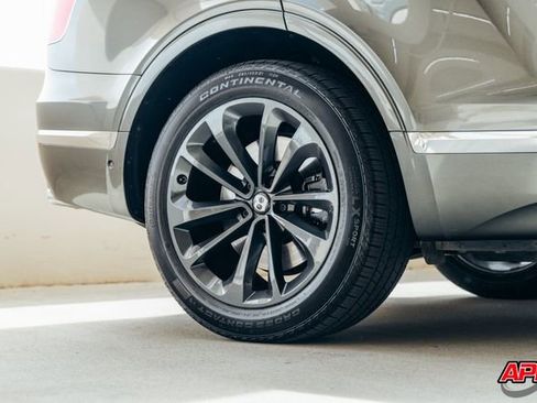 Used 2017 Bentley Bentayga image 60