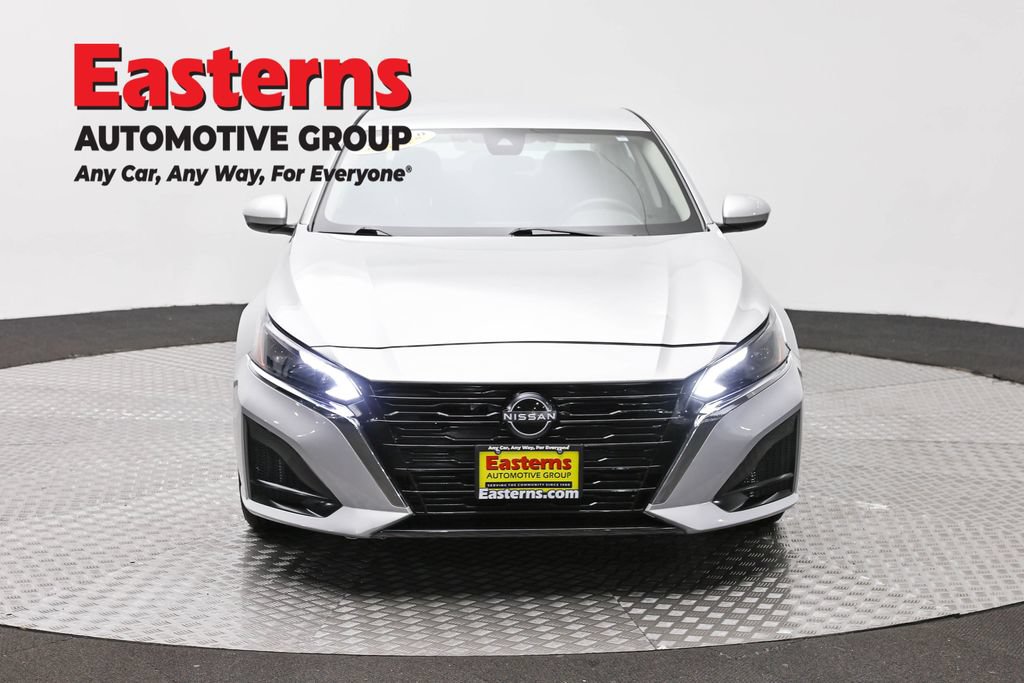 Used 2023 Nissan Altima 2.5 S FWD image 3