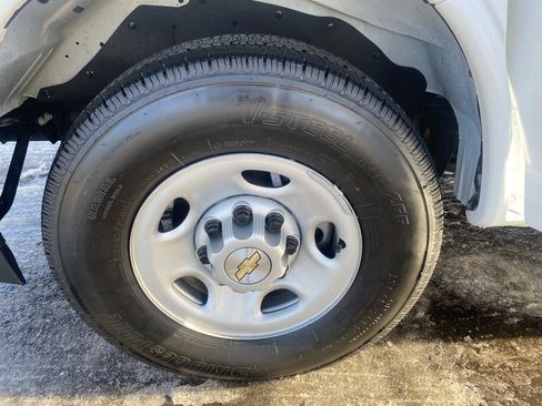 Used 2025 Chevrolet Express 2500 Extended w/ Communications Package image 35