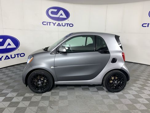 Used 2016 smart fortwo Prime RWD image 6