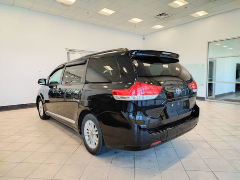 Used 2011 Toyota Sienna XLE FWD image 5