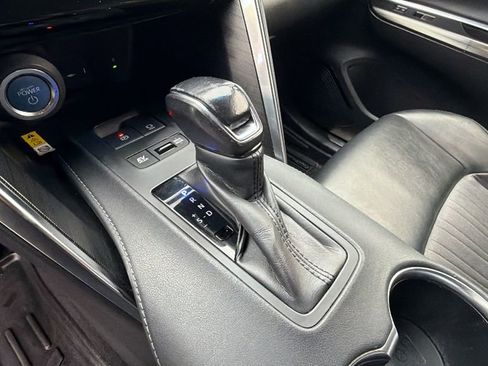 Used 2021 Toyota Venza XLE w/ Carpet Mat Package (TMS) image 24