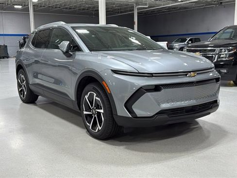 New 2026 Chevrolet Equinox EV LT image 2