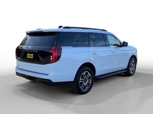 Certified 2025 Ford Expedition Active image 5