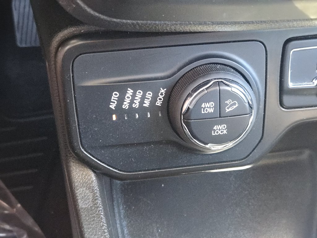 Used 2023 Jeep Renegade Trailhawk AWD/4WD image 27