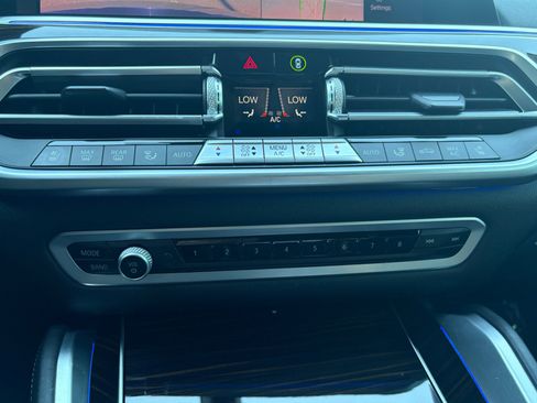 Used 2021 BMW X6 M50i w/ Dynamic Handling Package AWD/4WD image 25