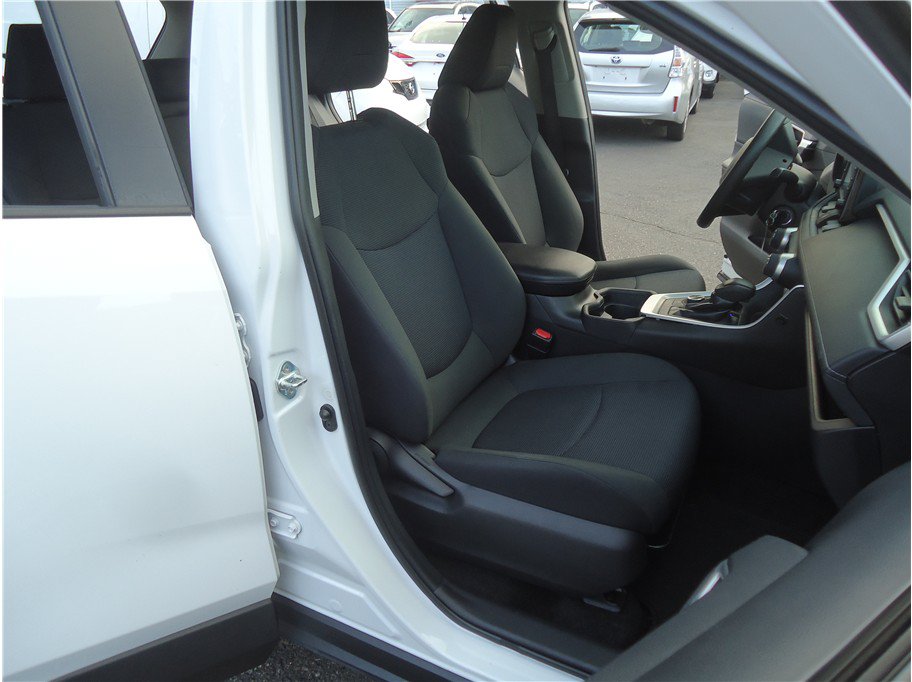 Used 2019 Toyota RAV4 LE w/ Carpet Mat Package AWD/4WD image 16