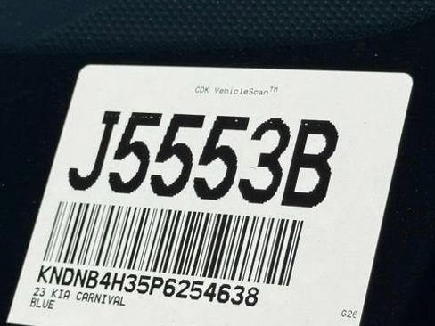 Used 2023 Kia Carnival LX w/ Paint Protection Package FWD image 34
