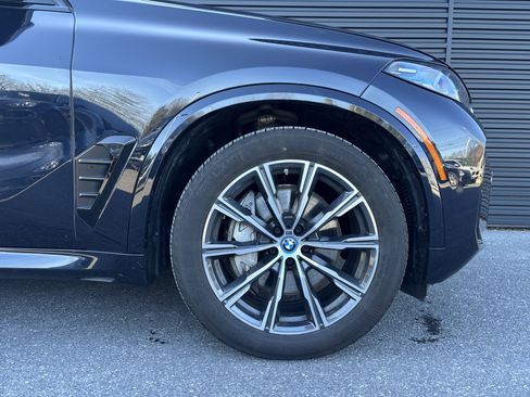 Used 2025 BMW X5 xDrive50e w/ M Sport Package image 9
