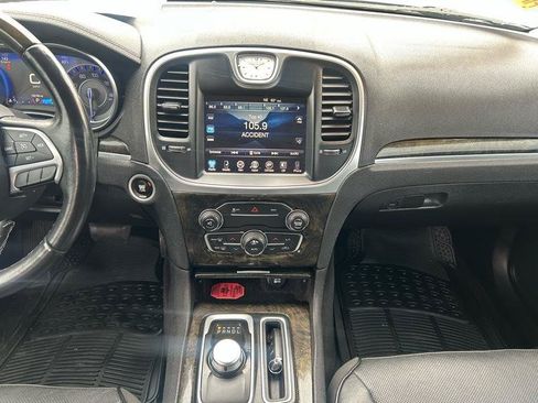 Used 2016 Chrysler 300 C RWD image 11