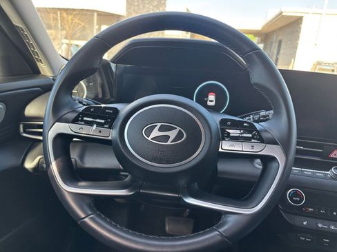 Used 2025 Hyundai Elantra Limited image 28