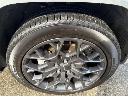 Used 2025 Jeep Grand Cherokee Summit AWD/4WD image 22