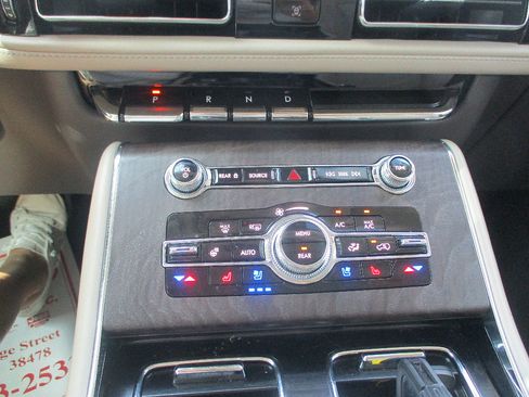 Used 2023 Lincoln Aviator Reserve w/ Elements Package Plus AWD/4WD image 10