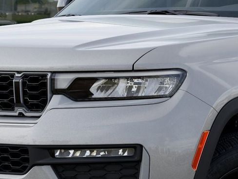 New 2026 Jeep Grand Cherokee Limited w/ Limited Altitude Package AWD/4WD image 10