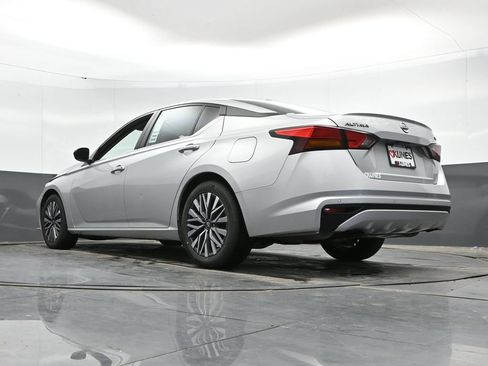 Used 2024 Nissan Altima 2.5 SV FWD image 45