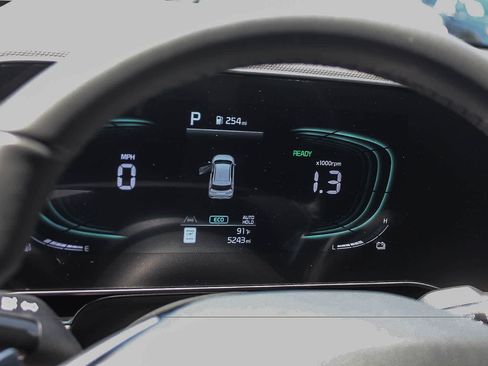 Used 2025 Kia Niro EX FWD image 28