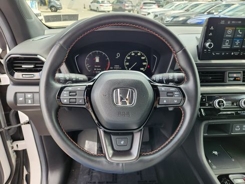 Certified 2025 Honda Pilot TrailSport image 18