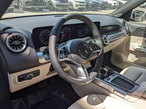 New 2025 Mercedes-Benz GLB 250 4MATIC image 10