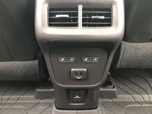 Used 2023 Chevrolet Equinox Premier image 28