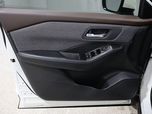 Used 2021 Nissan Rogue SV image 13