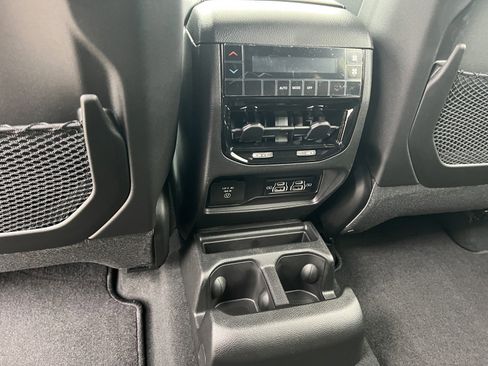 New 2025 Jeep Grand Cherokee L Altitude image 12