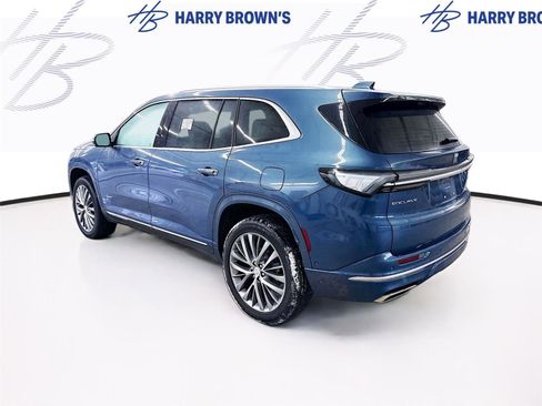 Used 2025 Buick Enclave Avenir image 2