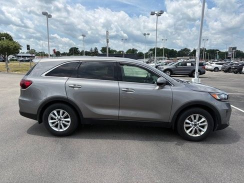 Used 2019 Kia Sorento FWD image 4