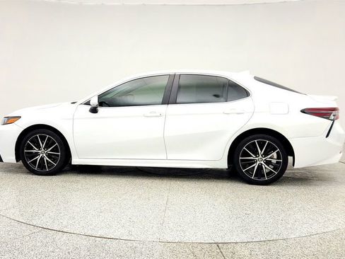 Used 2024 Toyota Camry SE w/ Convenience Package image 8