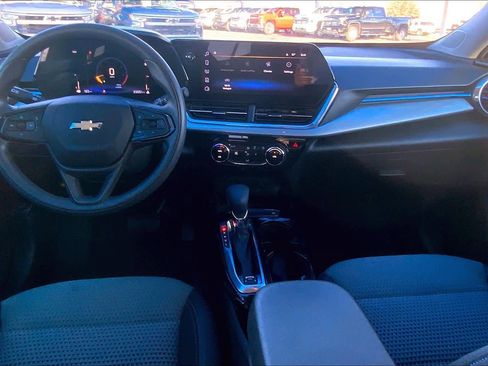 Used 2025 Chevrolet Trax LT image 16