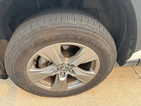 Used 2025 Toyota RAV4 XLE AWD/4WD image 11