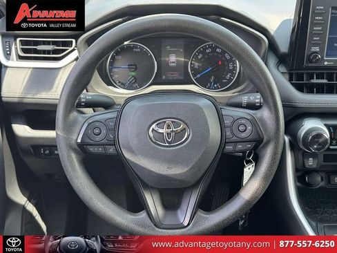 Used 2021 Toyota RAV4 LE AWD/4WD image 18