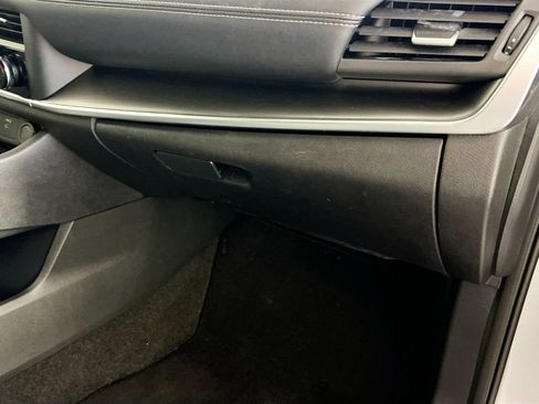 Used 2024 Nissan Rogue SV AWD/4WD image 33