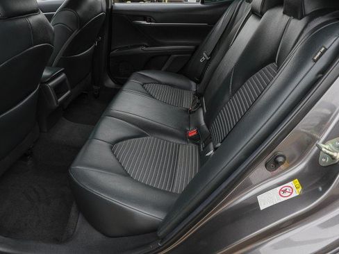 Used 2018 Toyota Camry SE FWD image 26