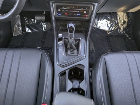 Used 2023 Volkswagen Tiguan SE FWD image 18