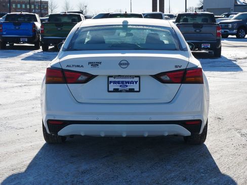 Used 2023 Nissan Altima 2.5 SV image 5