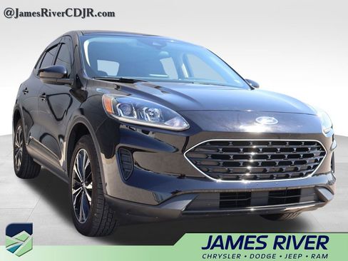 Used 2022 Ford Escape SE w/ SE Sport Appearance Package image 6