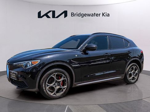 Used 2022 Alfa Romeo Stelvio Ti AWD/4WD image 3