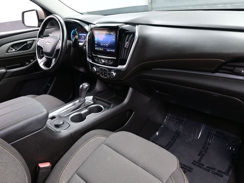 Used 2020 Chevrolet Traverse LT image 15