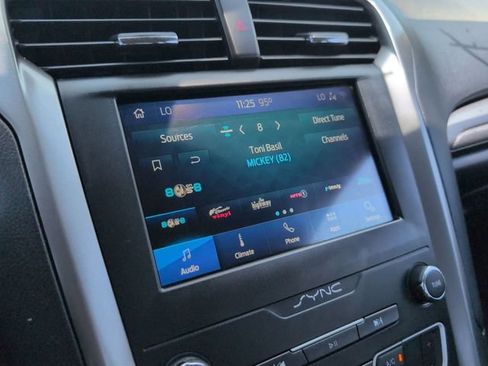 Used 2020 Ford Fusion SE FWD image 27