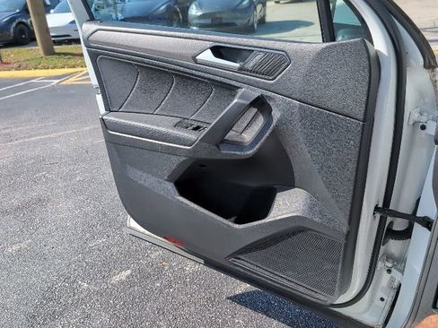 Used 2022 Volkswagen Tiguan SE FWD image 24