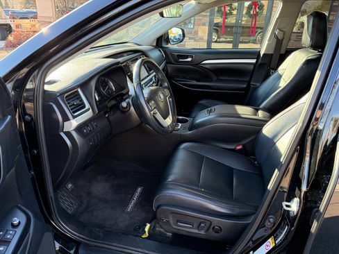 Used 2019 Toyota Highlander XLE image 4