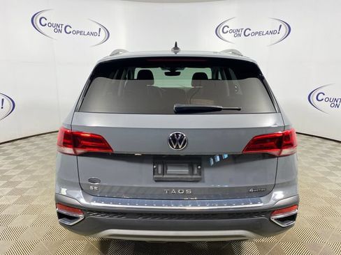 Used 2023 Volkswagen Taos SE w/ Panoramic Sunroof Package AWD/4WD image 5