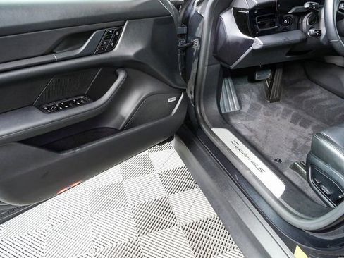Certified 2020 Porsche Taycan 4S w/ Premium Package AWD/4WD image 8