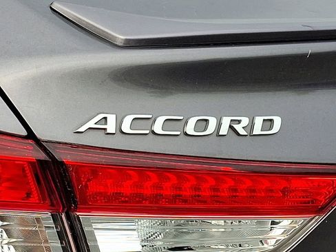 Used 2018 Honda Accord Sport image 10