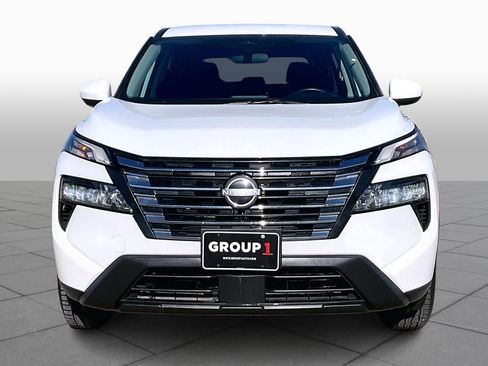 Used 2025 Nissan Rogue SV image 3